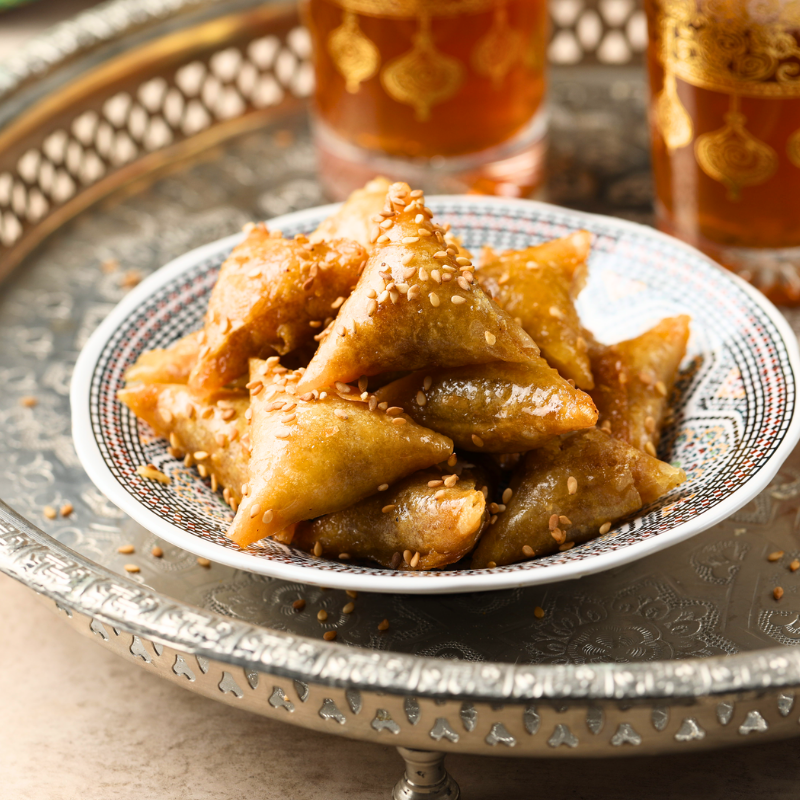 Douceurs aux amandes – Briwats & Mhencha